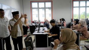 Tinjau Pelaksanaan UTBK, Rektor Itera Beri Semangat Peserta Sebelum Ujian