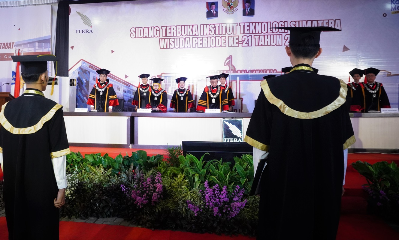 Wisuda 918 Lulusan, Rektor Itera Sebut Saatnya Alumni Berkiprah di Tingkat Global