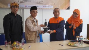 Itera Serahkan Mikroskop dan Gelar Kuliah Tamu Mikrobiologi di Sekolah Alam Lampung