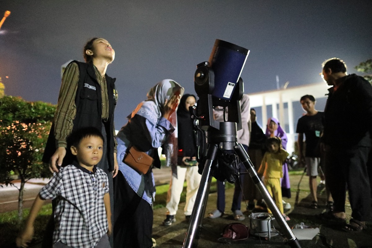 OAIL Itera Ajak Ratusan Peserta Ngamat Bareng Melihat Rahasia Langit Malam