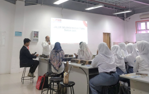 Prodi Fisika Itera Ajak Siswa SMAN 1 Negeri Katon Mengenal Fisika Lebih Dekat