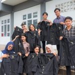 Senyum Bangga Calon Mahasiswa Baru Itera Kala Terima Jaket Almamater