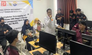 Tim PKM Itera Latih Guru dan Siswa SMKN 4 Bandar Lampung Tingkatkan Keterampilan IoT