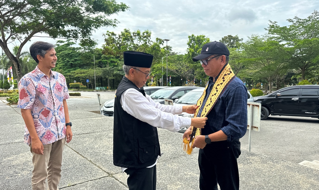 Rektor Universitas Palangka Raya Kunjungi Itera, Tinjau IWACI hingga Kebun Raya