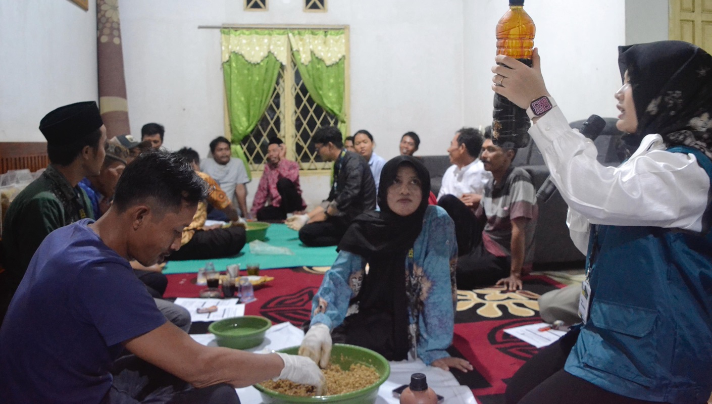 Mahasiswa KKN Itera Ubah Limbah Bonggol Jagung Jadi Pakan Ternak Bergizi