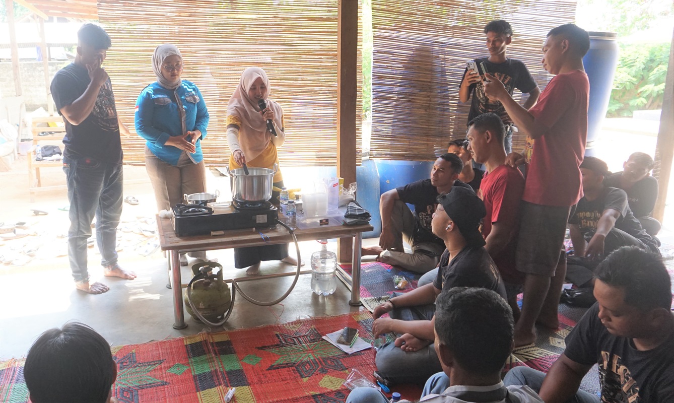 Dosen Itera Latih Peternak Lampung Tengah Olah Susu Kambing Jadi Yoghurt Bernilai Ekonomi