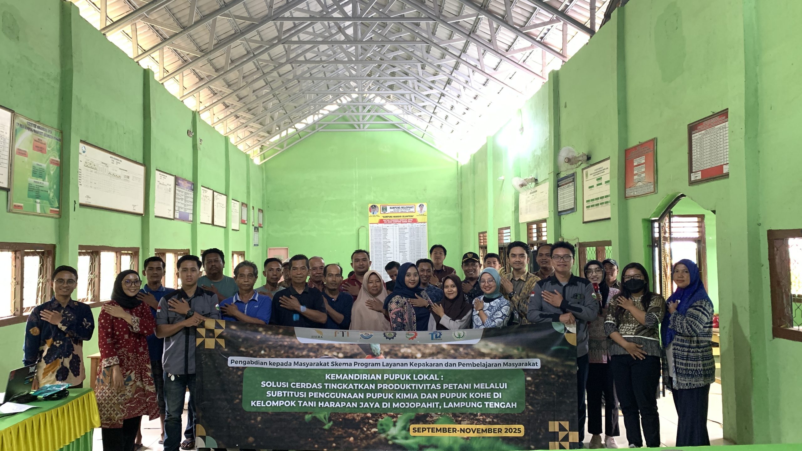 Tim PKM Itera Edukasi Pembuatan Pupuk Berbasis Kotoran Hewan  Kepada Kelompok Tani Dan Peternak Di Kabupaten Lampung Tengah