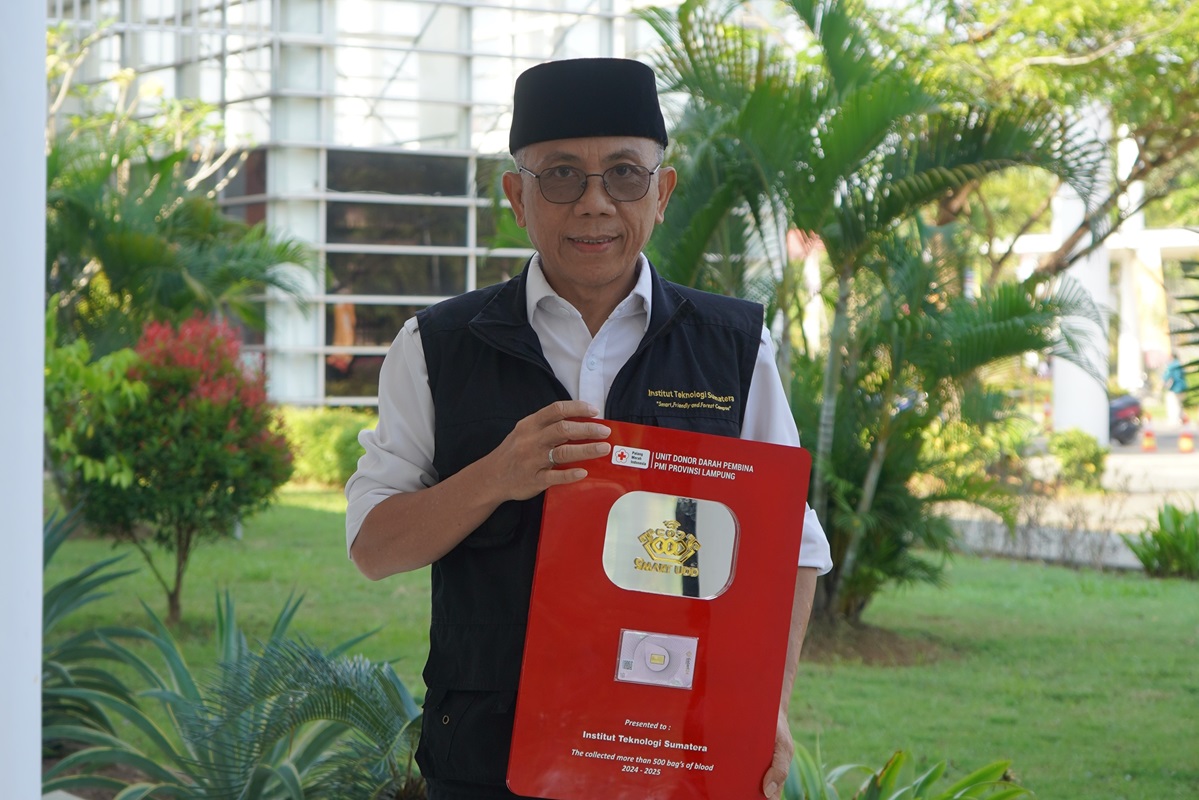 Sumbangkan 985 Kantong Darah dalam Setahun, Itera Terima Penghargaan Blood Donor Award PMI Lampung