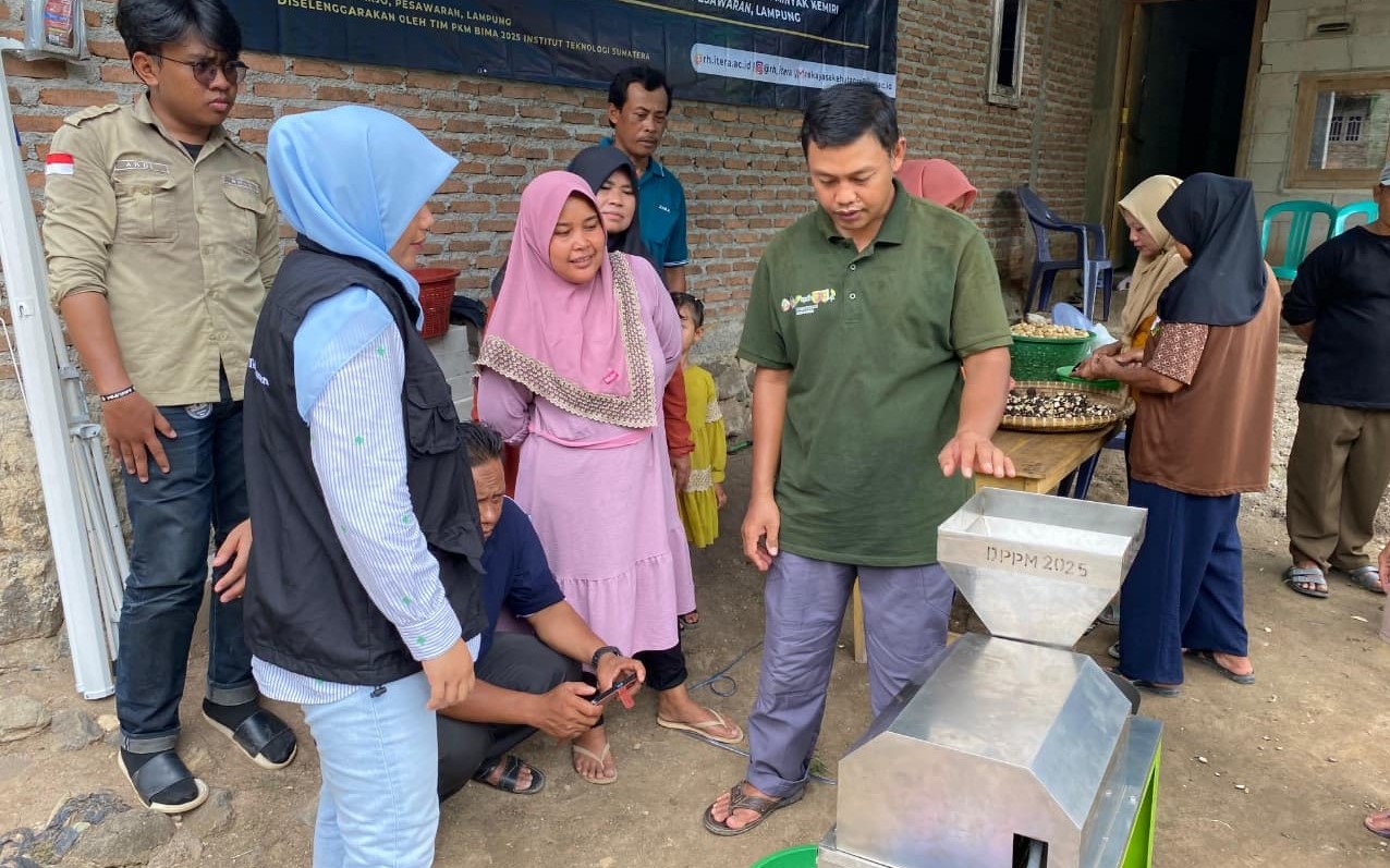 Prodi Rekayasa Kehutanan Itera Hadirkan Inovasi Mesin Pengolahan Kemiri untuk Petani
