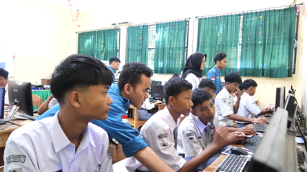Perkuat Kompetensi Siswa, Prodi Sains Data Itera Latih Pembuatan Website