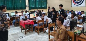 Kenalkan Literasi Data Sejak Dini, Sains Data Itera Latih Siswa SMK Negeri 7 Bandar Lampung Gunakan Looker Studio
