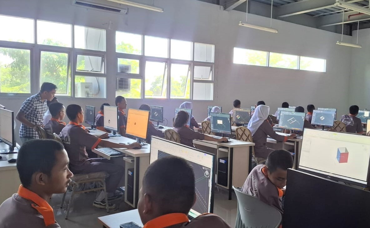 Prodi Arsitektur Itera Latih Siswa SMK Kuasai Aplikasi Revit untuk Desain Bangunan Digital