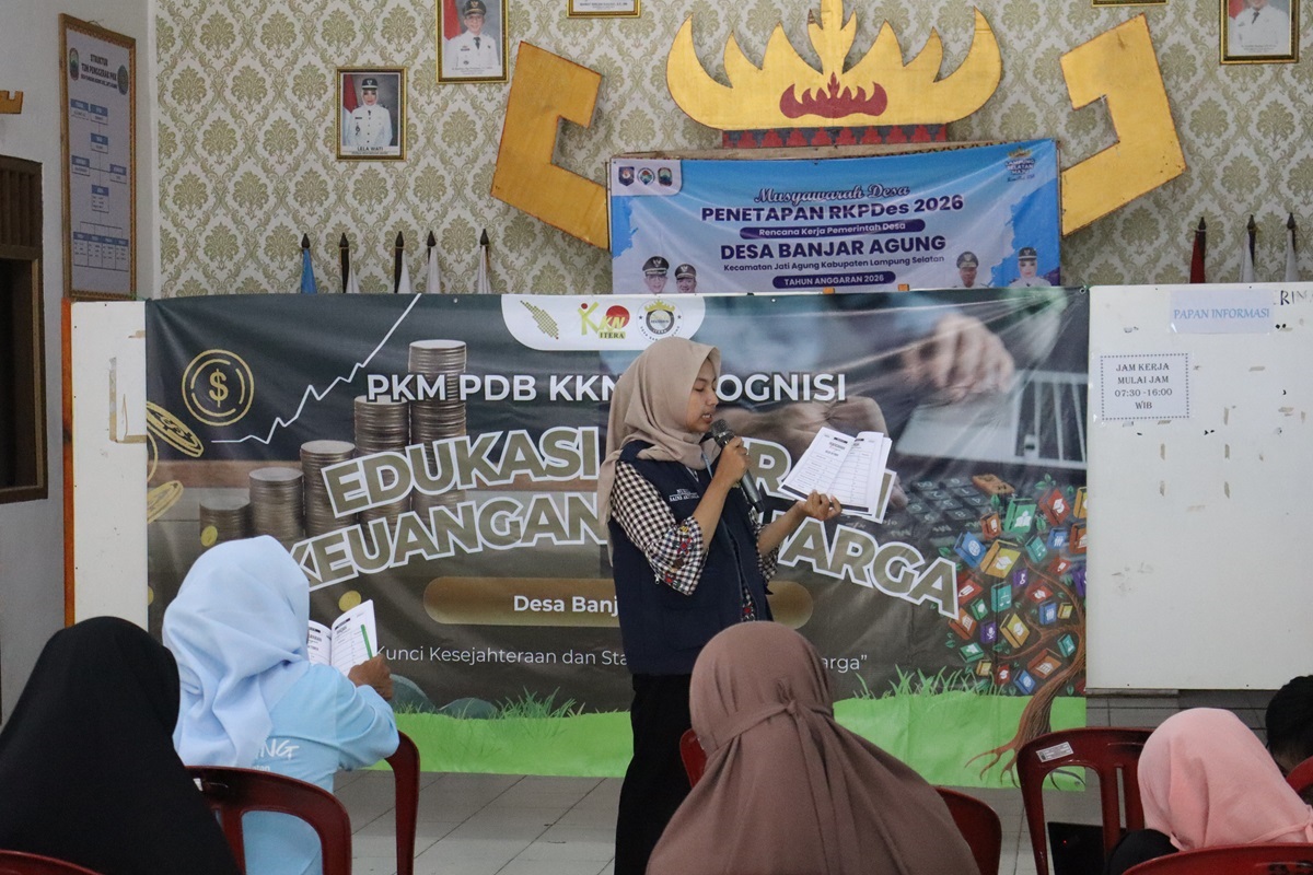 Cegah Jeratan Pinjol, Dosen dan Mahasiswa Itera Tingkatkan Literasi Keuangan Warga Desa
