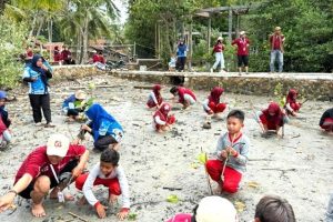 Di Pulau Pahawang, Tim Itera Dampingi Warga Lestarikan Mangrove untuk Perlindungan Pantai Alami