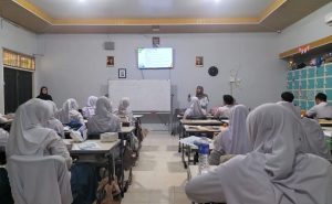 Hindari Jeratan Pinjol, Sains Aktuaria Itera Edukasi Siswa MAN 1 Bandar Lampung Literasi Keuangan