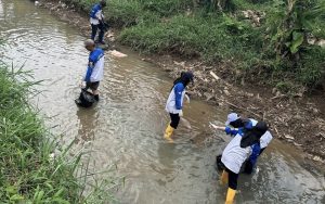 Mahasiswa Prodi Rekayasa Tata Kelola Air Terpadu Itera Laksanakan Aksi Bina Sungai di Desa Sidosari