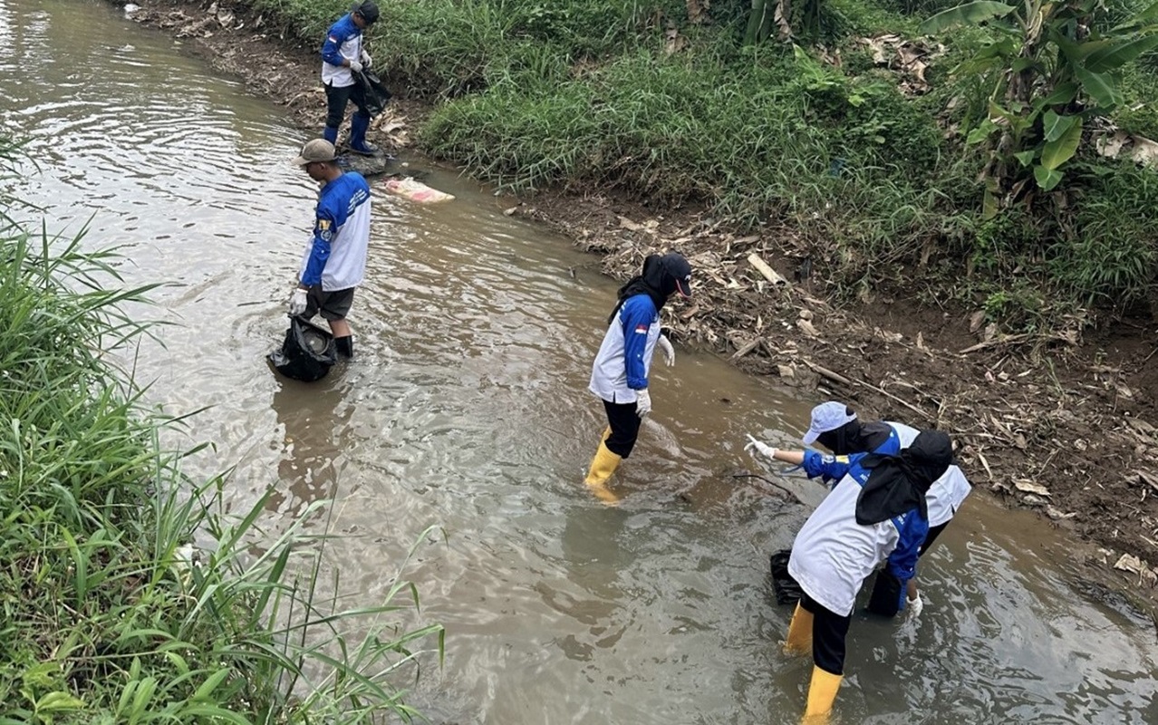 Mahasiswa Prodi Rekayasa Tata Kelola Air Terpadu Itera Laksanakan Aksi Bina Sungai di Desa Sidosari