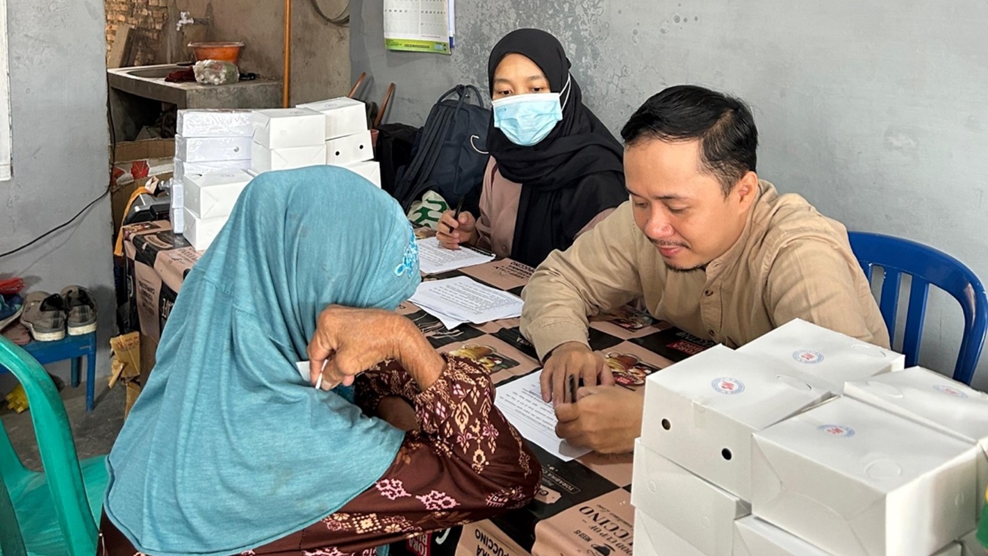 Prodi Farmasi Itera Cek Kesehatan Gratis dan Edukasi Warga Way Hui soal Kepatuhan Minum Obat