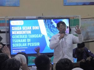 Mahasiswa dan Dosen Teknik Geofisika Itera Edukasi Siswa Pesisir tentang Kesiapsiagaan Tsunami