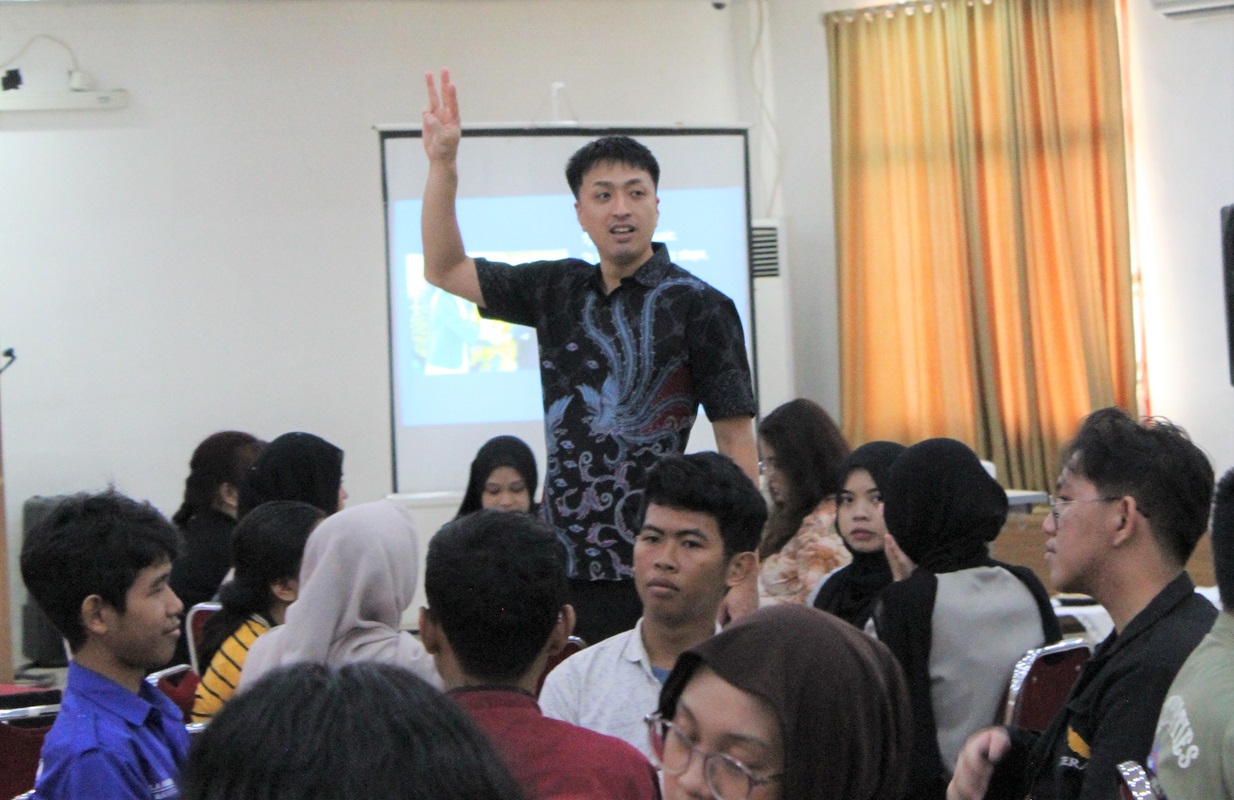Workshop Bulan Bahasa Itera Dorong Kepercayaan Diri Mahasiswa dalam Public Speaking
