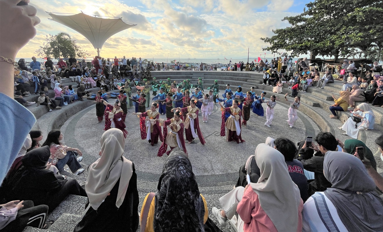 Mahasiswa Pariwisata Itera Hidupkan Kembali Destinasi Dermaga Bom Kalianda Lewat Festival Seni