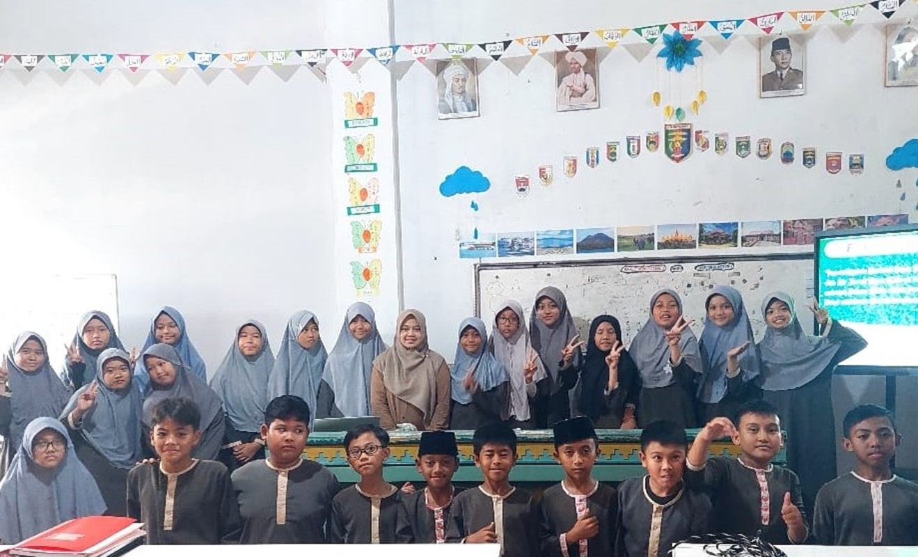 Dosen Fisika Itera Dampingi Siswa SDIT Unggul Gemilang Raih Medali Internasional di Metarise 2025