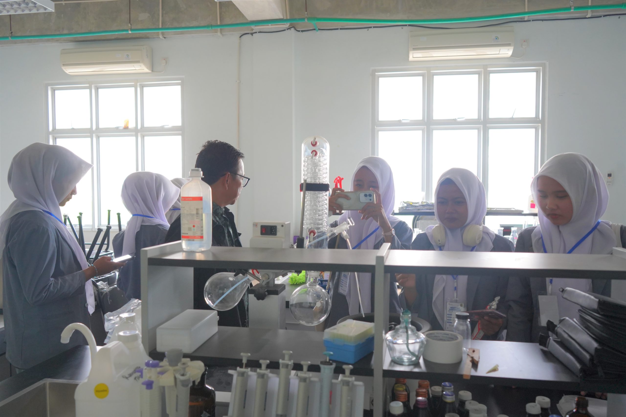 Siswa SMK Negeri 1 Belitang Madang Raya Sumsel Perdalam Wawasan Saintek di Fakultas Sains Itera