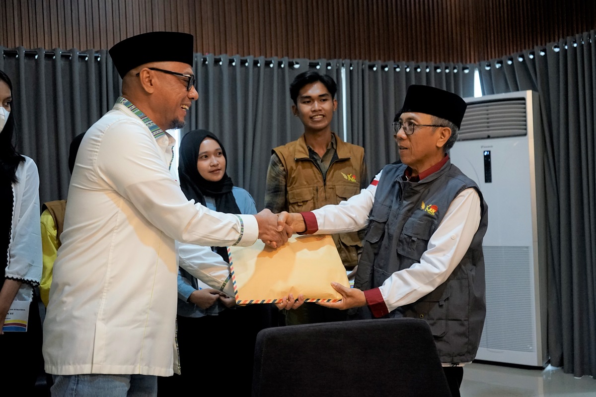 Mahasiswa Itera Terdampak Bencana Sumatera Terima Bantuan dari LPM Lampung