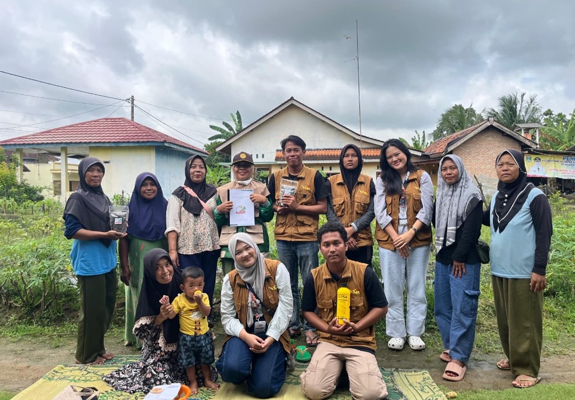 Dukung Pertanian Masyarakat, Mahasiswa KKN Itera Latih Warga Membuat Pupuk Kompos Alami