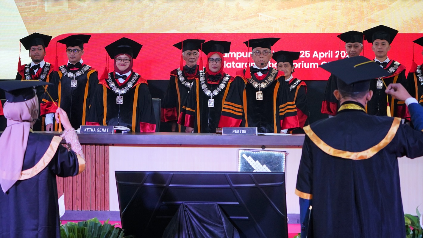 Sampaikan Perpisahan di Wisuda Periode ke-24, Rektor Optimistis Itera Tumbuh Jadi Kampus Kelas Dunia