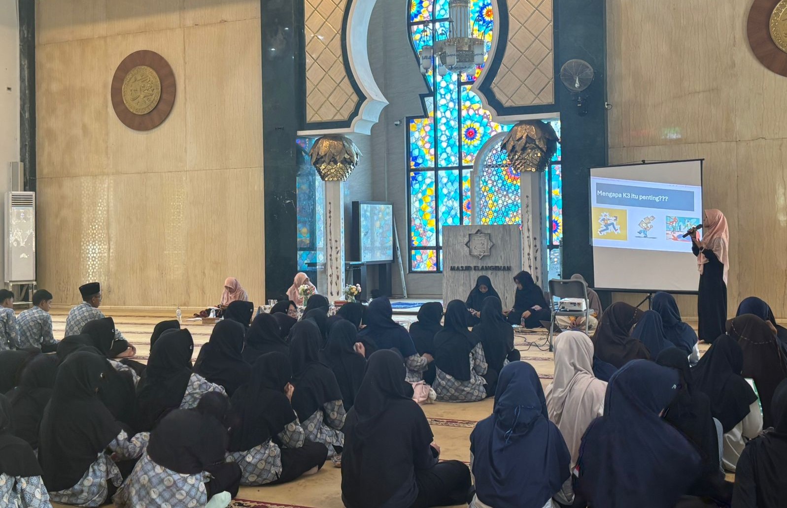 Bangun Budaya Aman, Prodi Kimia Itera Latih K3 Laboratorium Siswa Boarding School di Pringsewu