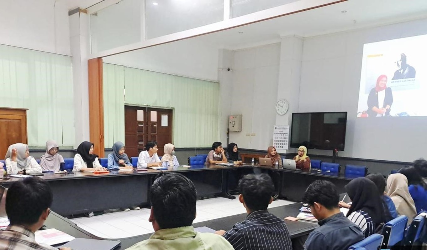 Dekan Fakultas Sains Itera Isi Kuliah Tamu Kajian Biofisika untuk Pencegahan Longsor di Universitas Negeri Malang