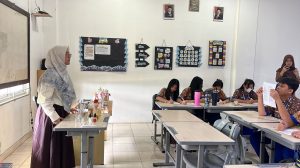 Kenalkan Sains Kosmetik, Prodi Rekayasa Kosmetik Itera Latih Siswa Buat Parfum dan Lilin Aromaterapi