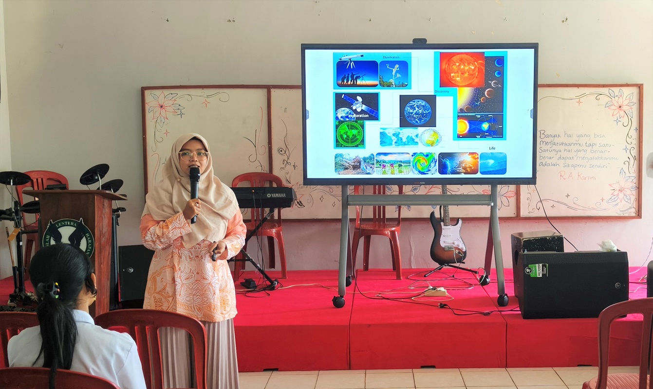 Prodi Sains Atmosfer dan Keplanetan Itera Kenalkan Dunia Saintis kepada Siswa Lampung Timur