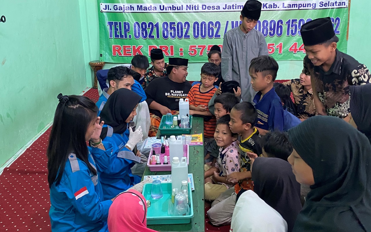 Prodi Teknologi Industri Pertanian Itera Ajarkan Pembuatan Sabun Cuci Tangan di Panti Sosial Anak Darul Amanna