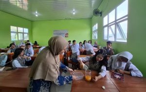 Dosen Itera Kenalkan Green Science Chemistry, Olah Limbah Kulit Jeruk Jadi Pembersih Lantai Alami