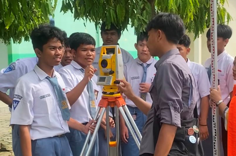 Prodi Teknik Geomatika Itera Tingkatkan Literasi Kebencanaan dan Geospasial Siswa SMAN 12 Bandar Lampung