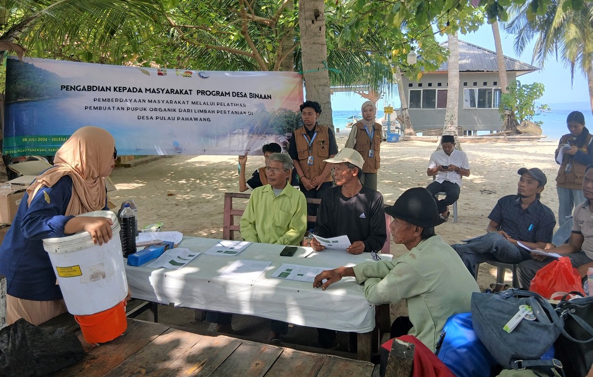 Itera Dukung Kemandirian Petani Pulau Pahawang Melalui Pelatihan Pembuatan Pupuk Organik