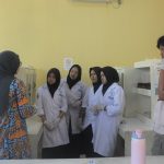 Prodi Farmasi Itera Ajak Siswa SMKN 7 Bandar Lampung Buat Lip Balm dari Bahan Alam