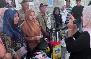 Read more about the article Prodi Teknologi Pangan Itera Latih Petani Pugung Raharjo Olah Kakao Jadi Cokelat Siap Konsumsi