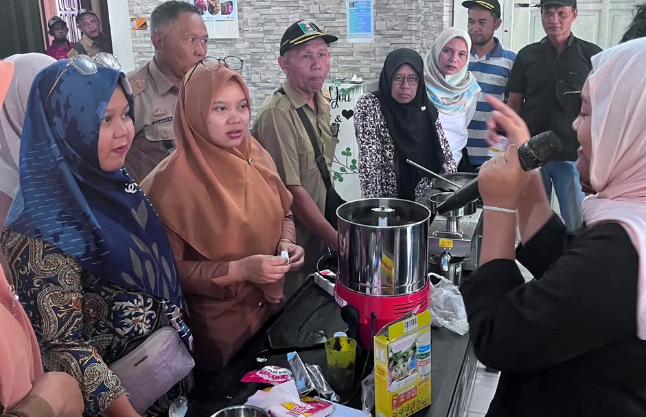 Prodi Teknologi Pangan Itera Latih Petani Pugung Raharjo Olah Kakao Jadi Cokelat Siap Konsumsi