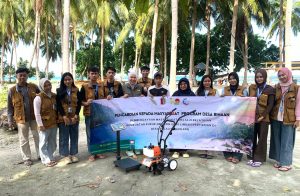 Read more about the article Tim Itera Serahkan Bantuan Peralatan Pengolahan Pupuk Organik untuk Pulau Pahawang