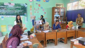 Read more about the article Tim KKN Sains Aktuaria Itera Latih Guru Modifikasi Soal Cerita HOTS Berbasis Literasi Finansial
