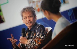Rektor Itera Bagikan Pengalaman Hilirisasi Riset dalam Simposium Alumni Pascasarjana ITB