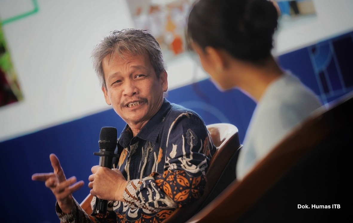 Rektor Itera Bagikan Pengalaman Hilirisasi Riset dalam Simposium Alumni Pascasarjana ITB
