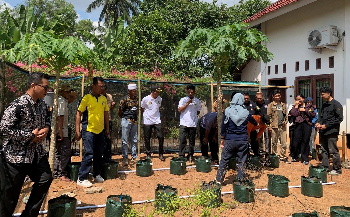 Kolaborasi Dosen Itera dan ITB Kenalkan Teknologi Irigasi Tetes Otomatis untuk Petani Lampung Timur