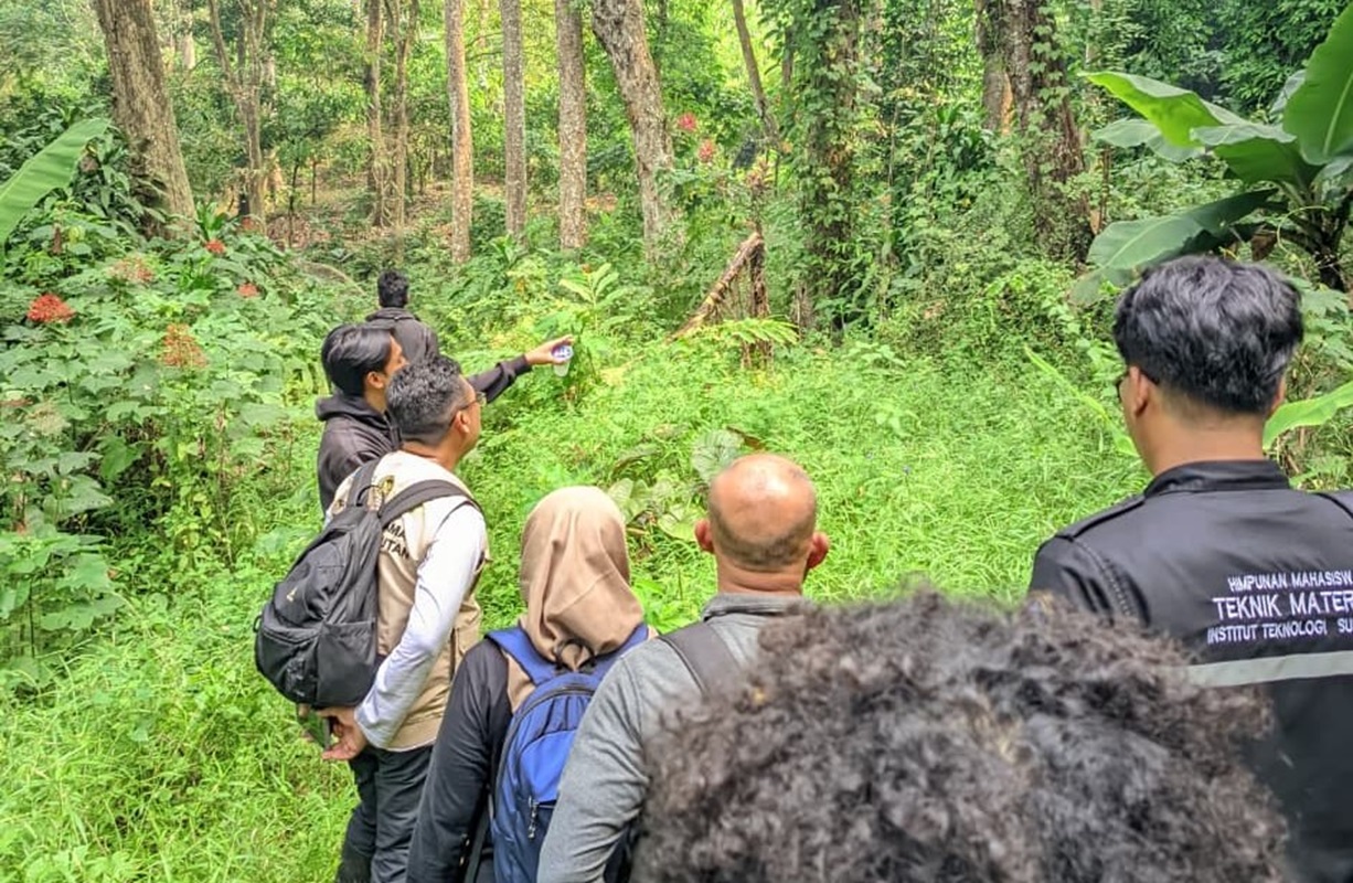 Mahasiswa Teknik Material Itera Gagas Bungur EduForest di Desa Wisata Cilimus Pesawaran