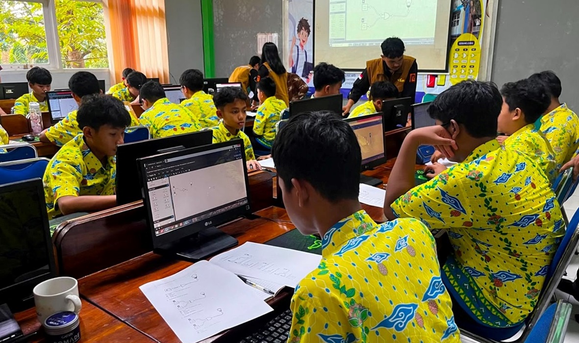 You are currently viewing Tingkatkan Kemampuan STEM Pelajar, Itera Kenalkan Simulasi Digital di SMP Global Madani
