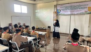 Read more about the article Dosen Itera Kenalkan Briket dari Sampah sebagai Energi Alternatif kepada Santri