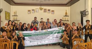 Read more about the article Itera Dampingi Warga Desa Mekar Karya Olah Kelapa Menjadi VCO dan Cocopeat